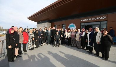 Kayseri protokolü üretici kadınlarla buluştu