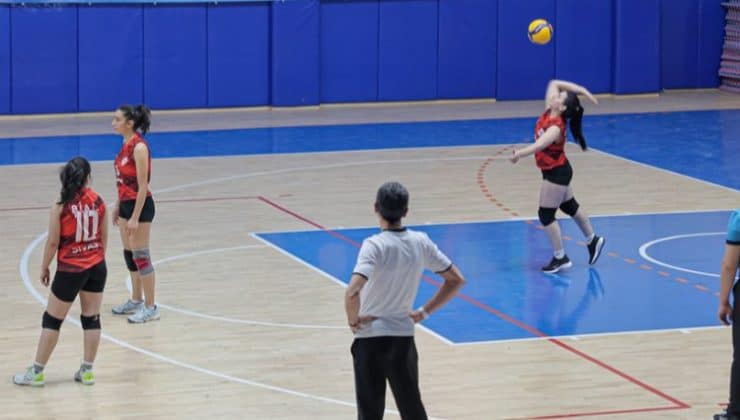 Liseler arası 100. Yıl Voleybol Turnuvası sona erdi