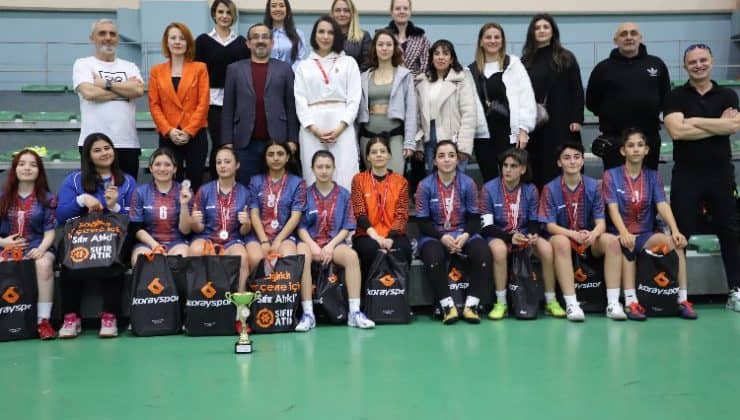 Yıldırım MTAL Kız Futsal Takımı Bursa ikincisi