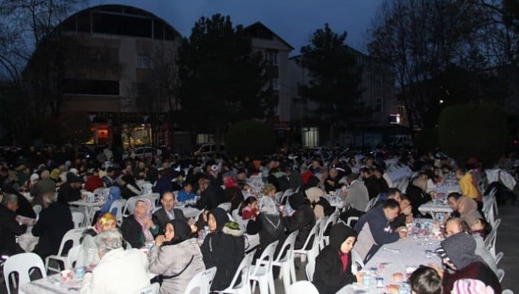 Ayar ailesi 1500 kişiyi iftarda ağırladı