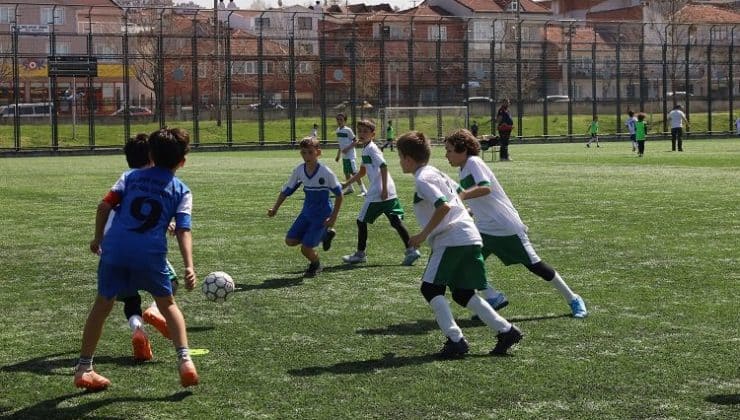 Bursa’daki İlkokul Futbol Şenliği’nde kupalar sahiplerini buldu