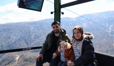 Kartepe’de teleferiğin ilk yolcusu 1 yaşındaki Mila bebek