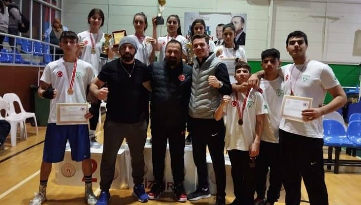 Manisalı sporcular 8 madalya ile Manisa’ya döndü