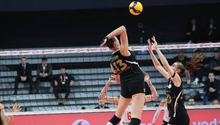 VakıfBank, sahasında kazanmaya devam ediyor