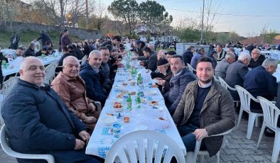 Hayırsever iş insanı Mehmet Başaran, Kadir Gecesi iftar geleneğini sürdürdü