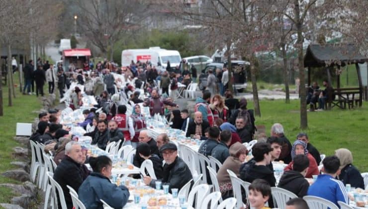 İzmit Belediyesi, halk iftarlarıyla birliktelik oluşturuyor