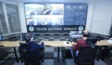 Kayseri’de trafik akışı canlı takip ediyor