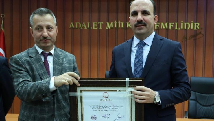 Konya’da Başkan Altay mazbatasını aldı