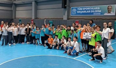 Bursa Nilüfer’de sportif başarılar ödülle taçlandırıldı