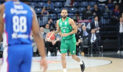 Bursaspor, Anadolu Efes’i devirdi